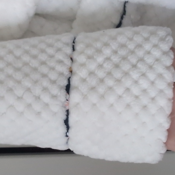 Vera Bradley Soft Bathrobe - Picture 6 of 10